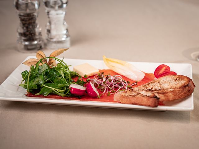 Restaurant Au Vieux Pêcheur Saumon mariné à l’estragon et aux 5 baies